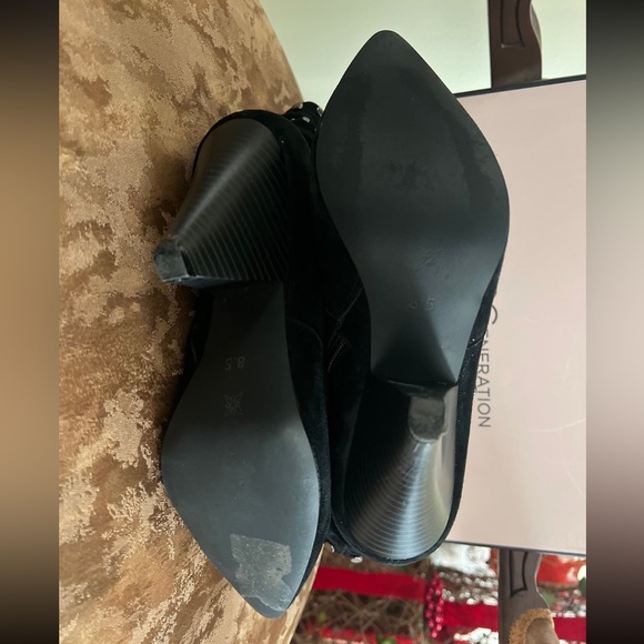 BCBGenerstion black suede studded booties size 8.5 - Picture 5 of 14